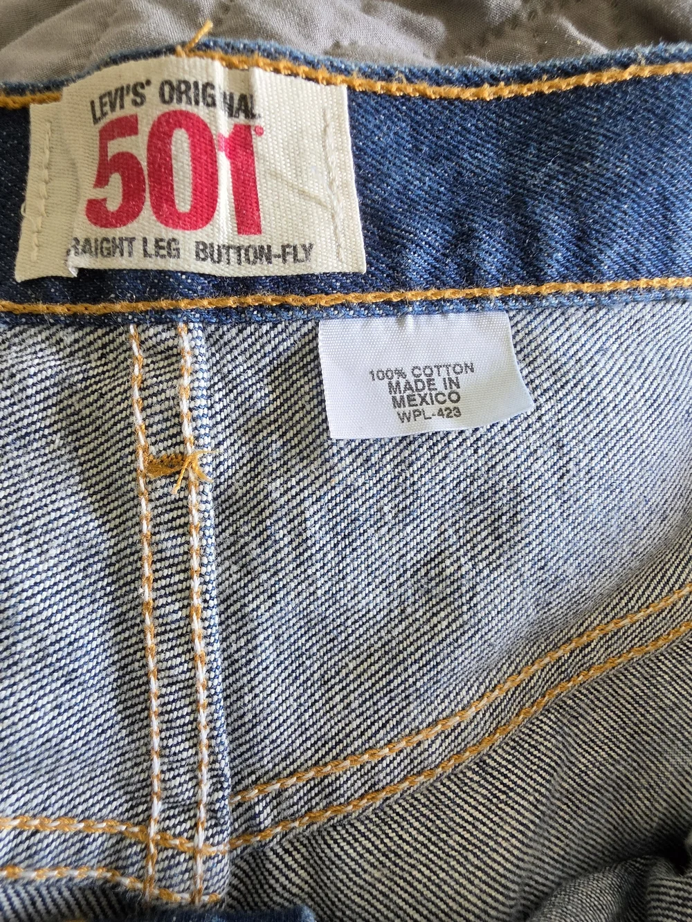 LEVI'S 501 BUTTON FLY STRAIGHT LEG JEANS
